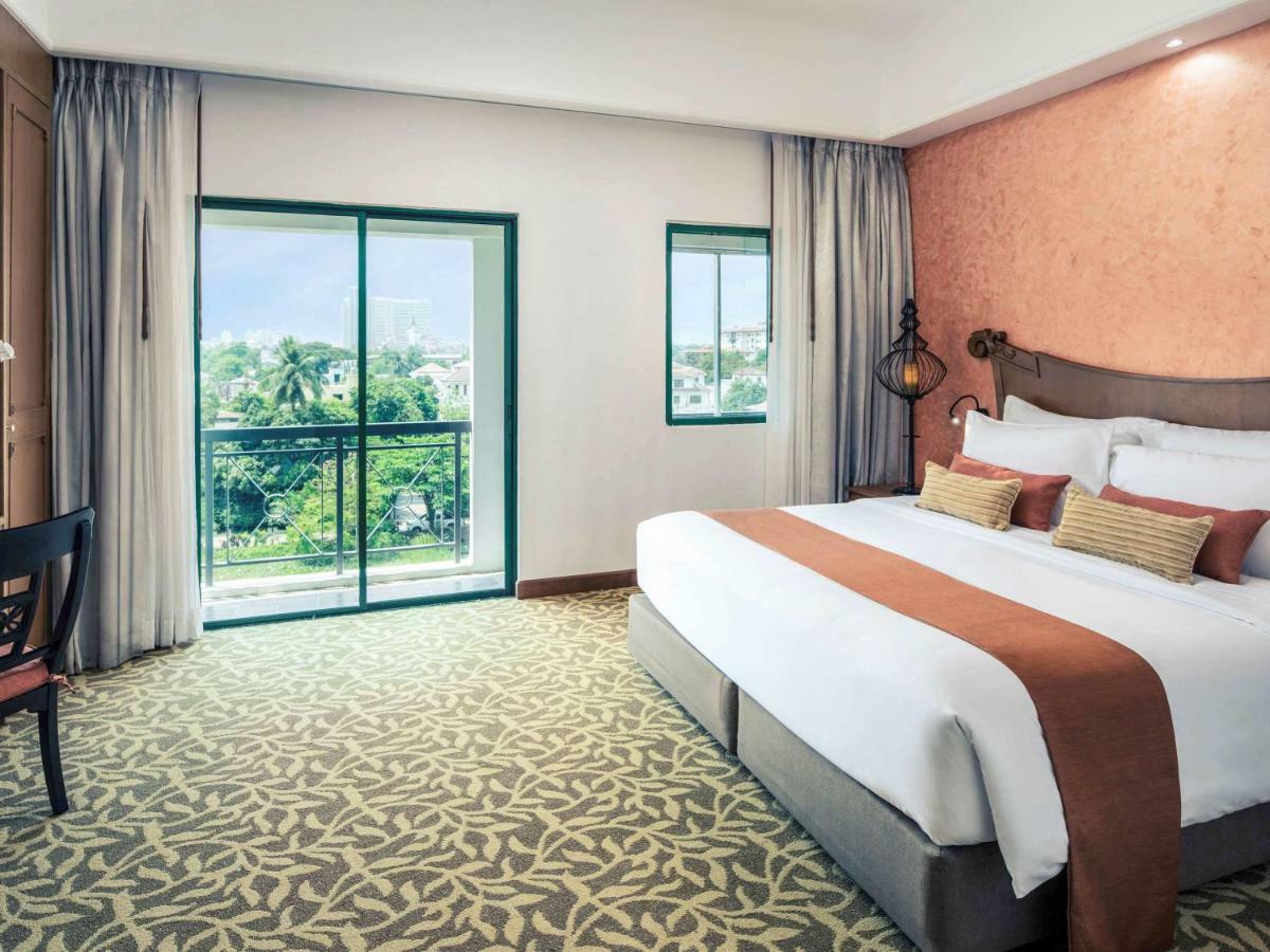 Mercure Yangon Kaba Aye Экстерьер фото