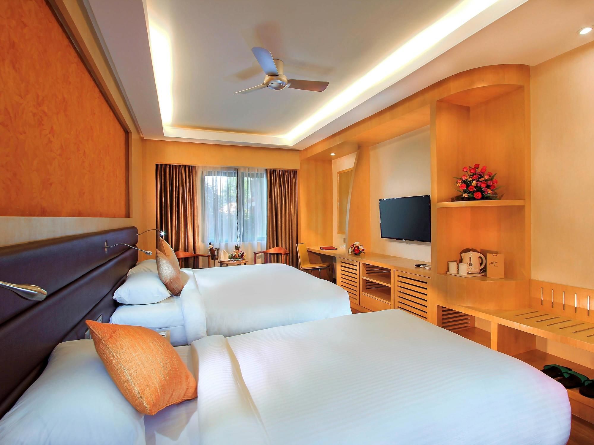 Mercure Yangon Kaba Aye Экстерьер фото